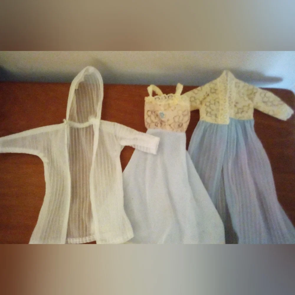 Lot Of Mixed Vintage Newer Barbie Clothing 31 Pieces